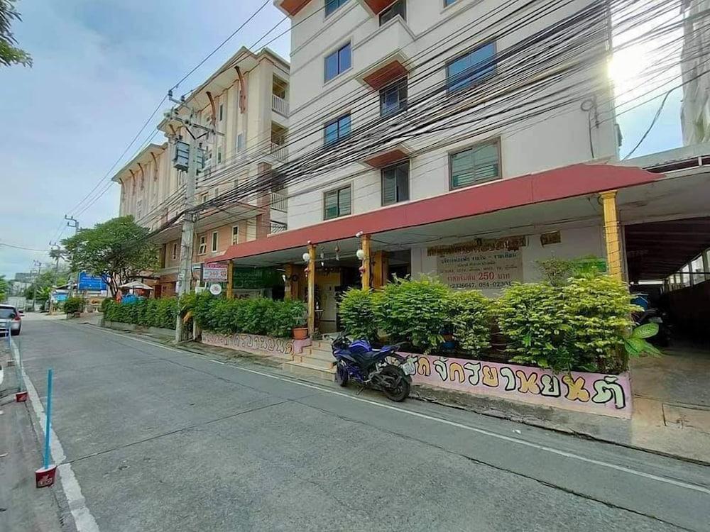 Md Rose Apartment Bangkok Esterno foto
